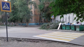 Саратовцы удивлены тупиковым переходом напротив школы