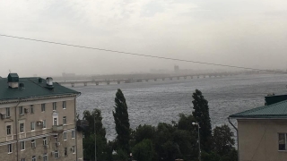 Сильный ветер в Саратове горожане приняли за "пыльную бурю"