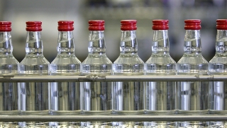 В России резко снизились объемы нелегальной водки