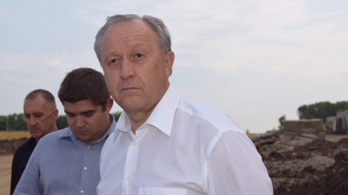 Глава региона призвал "Кронверк" и министра быстрее заселять дома