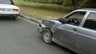 В Саратове в автомобиль ГИБДД врезалась "Приора"