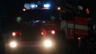 Пожарные эвакуировали 12 человек из горящего дома на Миллеровской