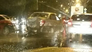 Молодой водитель спровоцировал массовую аварию у кольца НИИ