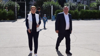 Выборы. Мэр Саратова пришел голосовать на участок вместе с супругой
