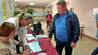 Николай Панков проголосовал на участке в Балакове