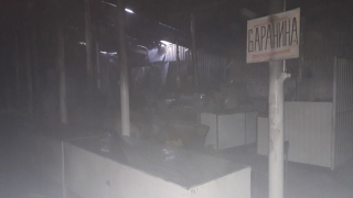 Рано утром произошел крупный пожар на рынке "Шарик"