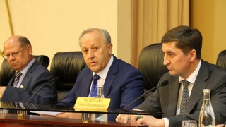 Компания Леонида Писного приступила к работе на доме "Саратовгесстроя"