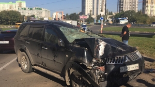 На кольце в Энгельсе перевернулся "Мицубиси Паджеро"