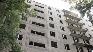 Видеосюжет. Власти Саратова десять лет не могут снести аварийный дом