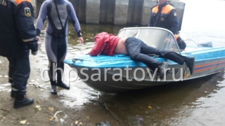 С моста Саратов-Энгельс в Волгу прыгнул молодой мужчина