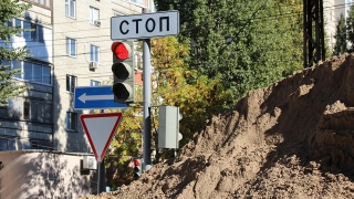 Обновленный сквер улицы Рахова рабочие надеются "сдать раньше срока"