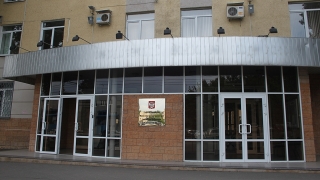 Разбойник с ножом ворвался в офис "Быстроденьги"