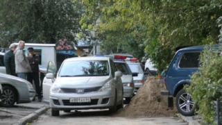 Ребенок во дворе своего дома попал под колеса "Ниссана"