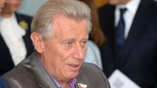 Александр Ландо требует "убрать шалман" на Привокзальной площади