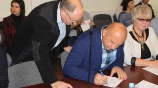 Депутат пригрозил выйти на митинг из-за отсутствия светофоров у школ