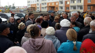 Минстрой убедился в правоте жалоб переселенцев на качество жилья "Кронверка"
