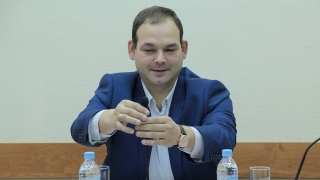 Саратовских депутатов возмущает запах вареных раков