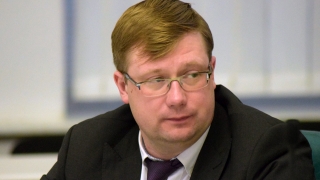 Общественники собирают жалобы на "бумажного" Дениса Фадеева