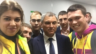 Студенты Эконома встретились с Вячеславом Володиным на ВФМС в Сочи