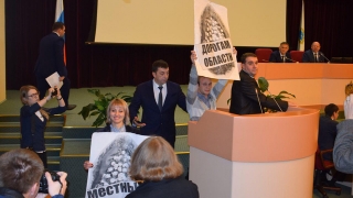 Акцию протеста в облдуме коммунисты объяснили "договоренностями"