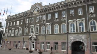 Депутат посетовал на нехватку школ в центре Саратова