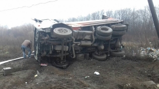 Водитель столкнувшегося с поездом "Камаза" госпитализирован