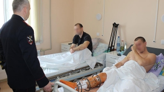 Дело банды киллеров. Пострадавшему полицейскому установили аппарат Илизарова