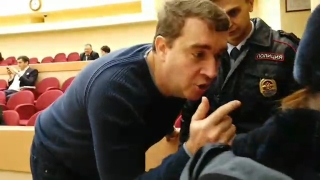 Рассмотрение одного вопроса повестки облдумы задержалось на 40 минут. В зале полиция