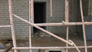 Двое саратовцев обворовали недостроенный дом в Кировском районе