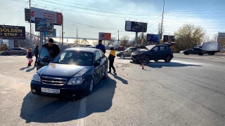 Автолюбители помогли потушить горящую "Тойоту" на Предмостовой площади