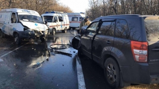 В аварии на Кумысной поляне пострадали двое детей и двое взрослых