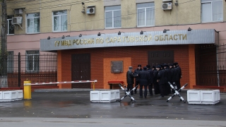 "Гоп-стоп" в Энгельсе: троица избила и ограбила парня ночью на улице