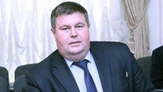 Чиновник объяснил повсеместный запрет на парковку очисткой дорог от снега