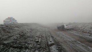 Водители "забыли" о ноябрьских дорогах и опрокинули машины в кюветы