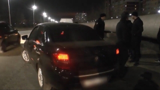 В Саратове студент на тонированной "Приоре" обстрелял чужую машину