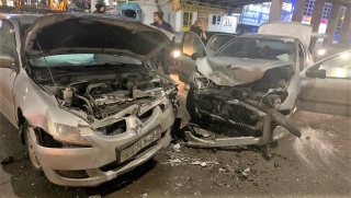 Девушка в "Пежо" попала в аварию у "Тау Галереи"