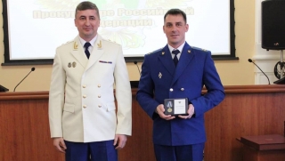 Юрий Чайка наградил 37 сотрудников саратовской прокуратуры