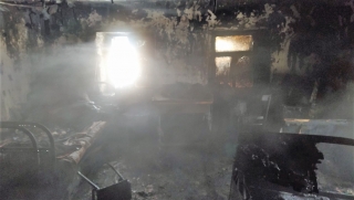 Уснувшая около плитки женщина погибла в огне