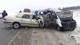 Автокатастрофа в Татищевском районе. Водителя минивэна охраняют в больнице