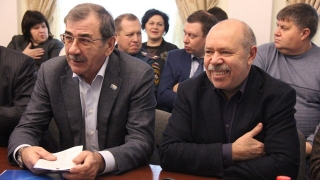 Депутат о дизайне вывесок: "Может, нам решать более актуальные вопросы?"