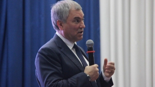 Вячеслав Володин поручил Леониду Писному изучить зарплаты дорожников