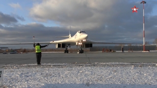 Обнародованы лучшие кадры учений ракетоносцев Ту-160 под Саратовом