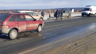 Под Саратовом 71-летняя водитель "Ситроена" въехала в поклонный крест