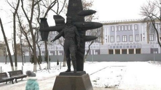 Новый памятник Марине Расковой и Дом офицеров. Мнение спикера Госдумы