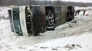В перевернувшемся саратовском автобусе пострадали три ребенка и двое взрослых