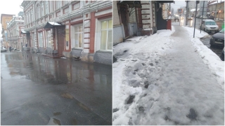 Уборка снега в Саратове. Тротуар у правительства чист, а за углом – жижа