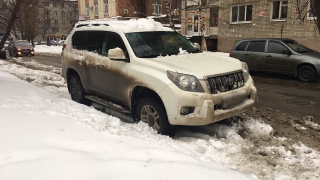 Судебные приставы арестовали "Лэнд Крузер Прадо" за долги