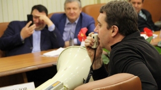Коммунисты включили сирену на заседании комитета Саратовской облдумы