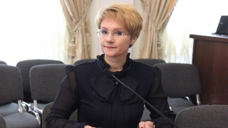 Лариса Ревуцкая: "Родителей школьников никто не заставляет сдавать деньги"
