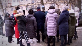 Жители Летки жалуются на холод в квартирах. Чиновники пообещали перерасчет